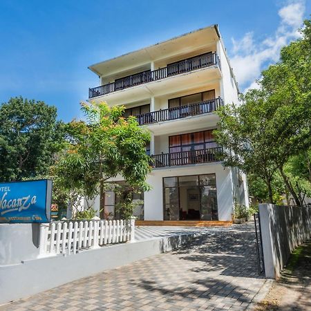 Hotel Vacanza Mirissa Bagian luar foto