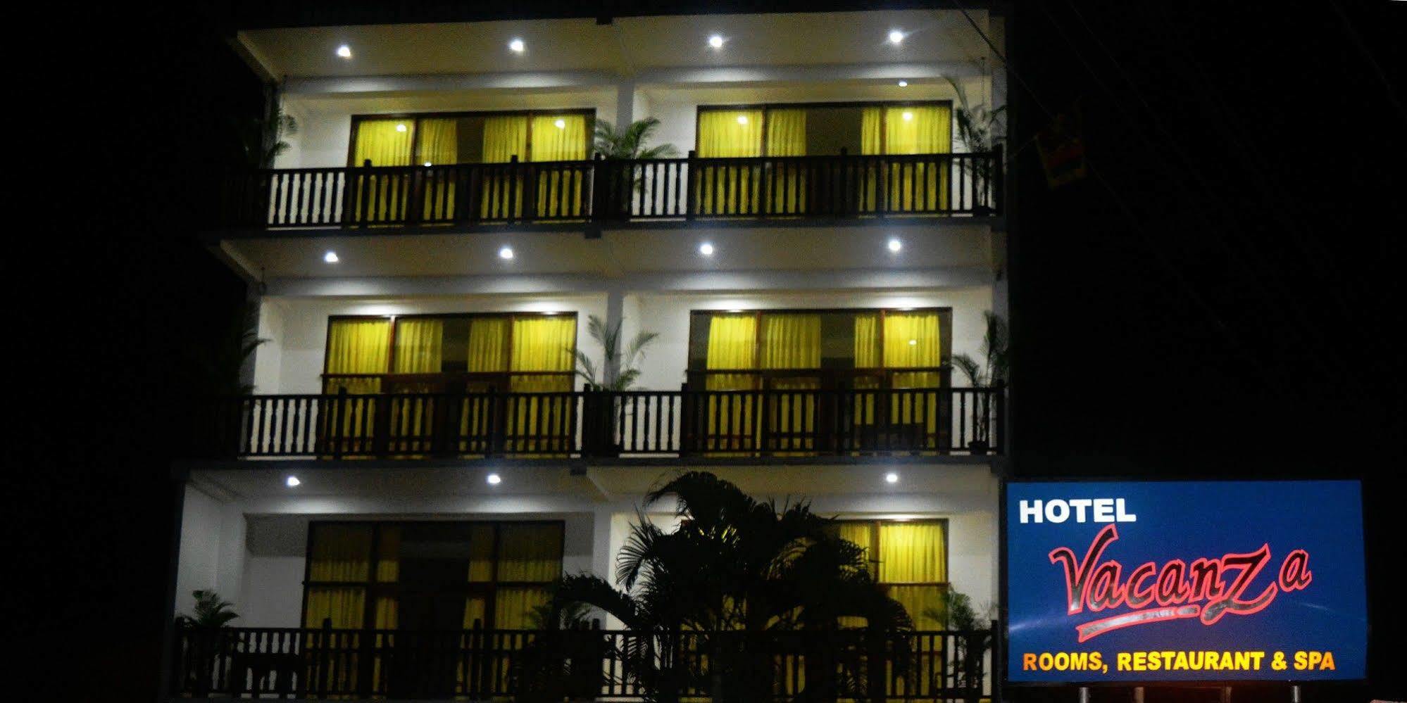 Hotel Vacanza Mirissa Bagian luar foto