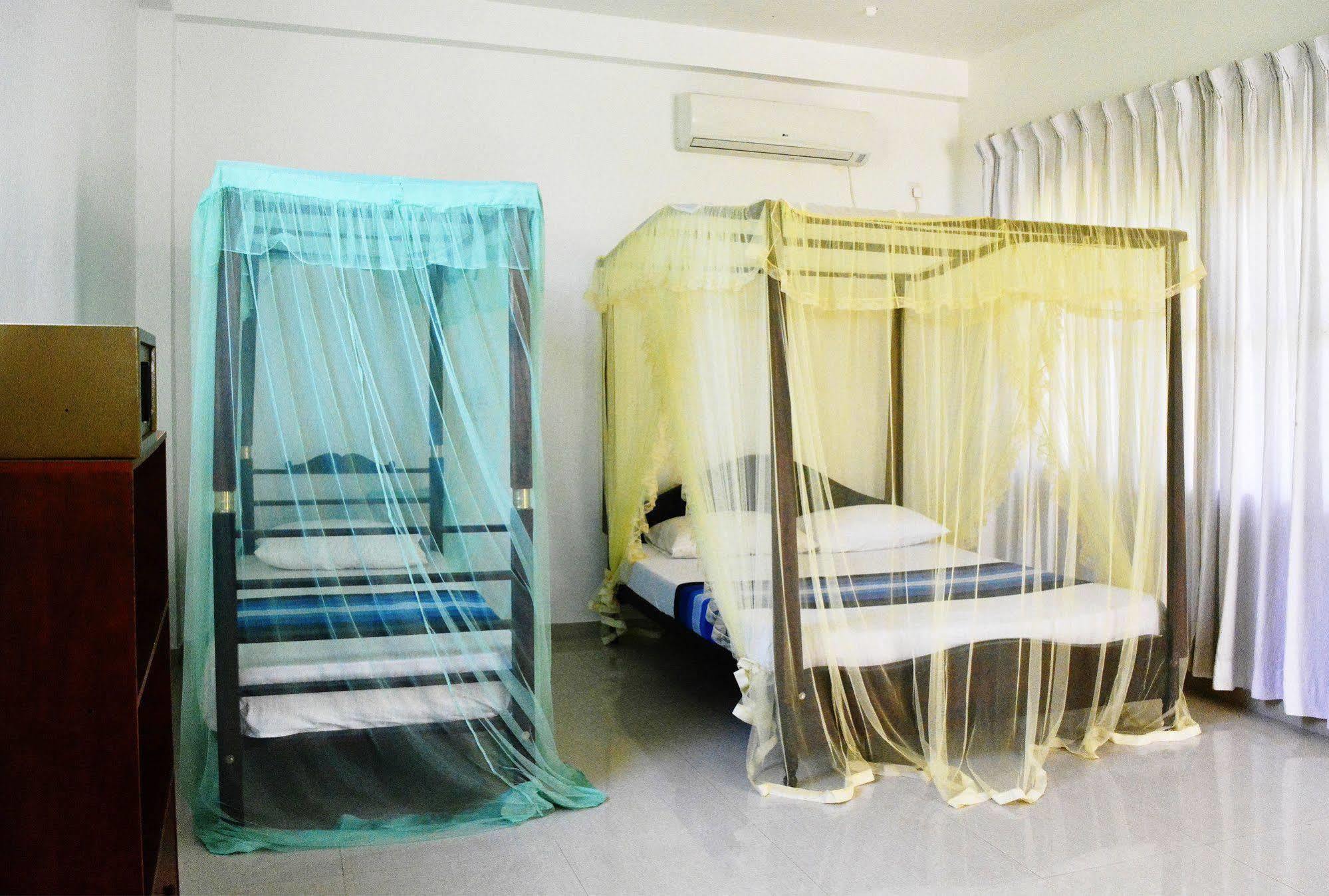 Hotel Vacanza Mirissa Bagian luar foto