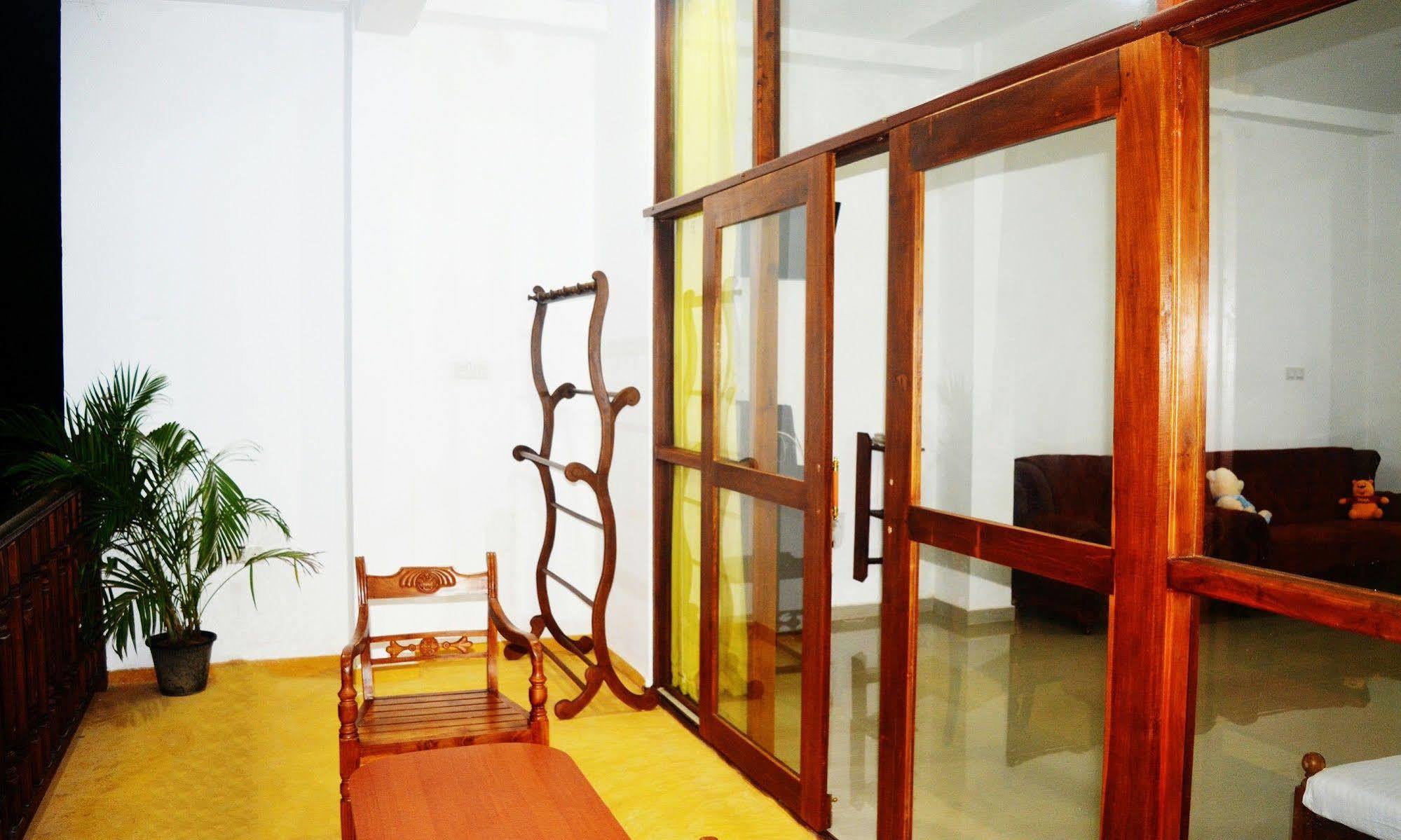 Hotel Vacanza Mirissa Bagian luar foto