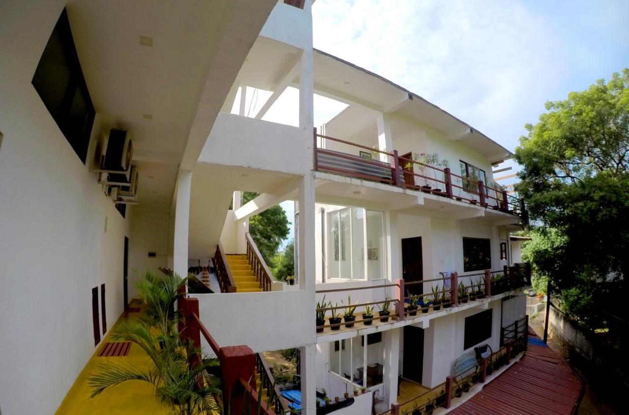 Hotel Vacanza Mirissa Bagian luar foto